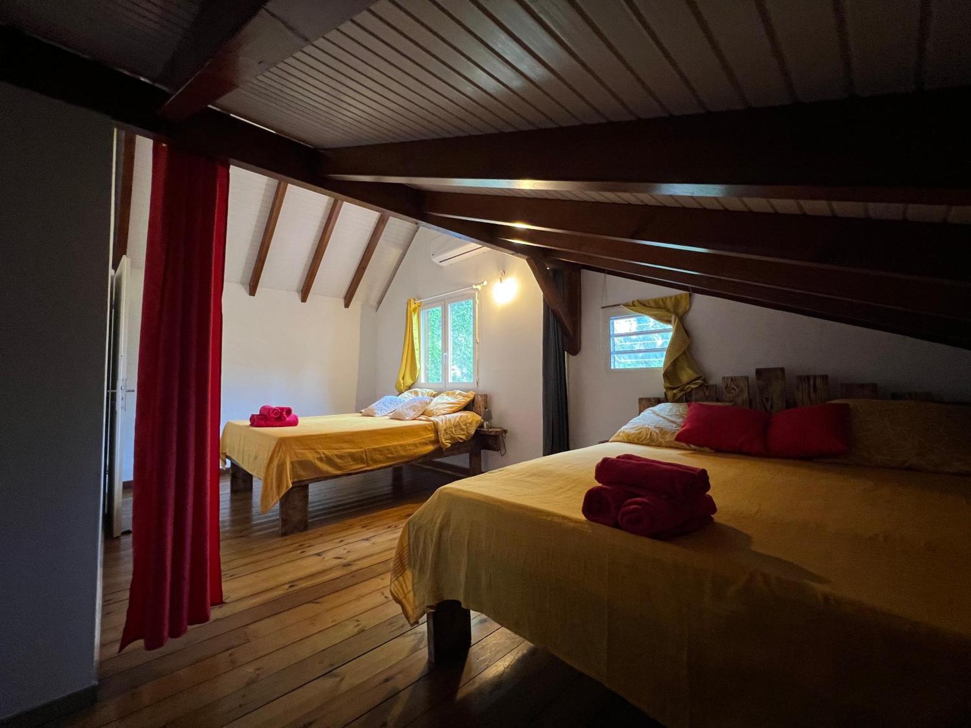 Villa Au Calme Avec Jacuzzi, Villa Le Boursoie Les Abymes Luaran gambar