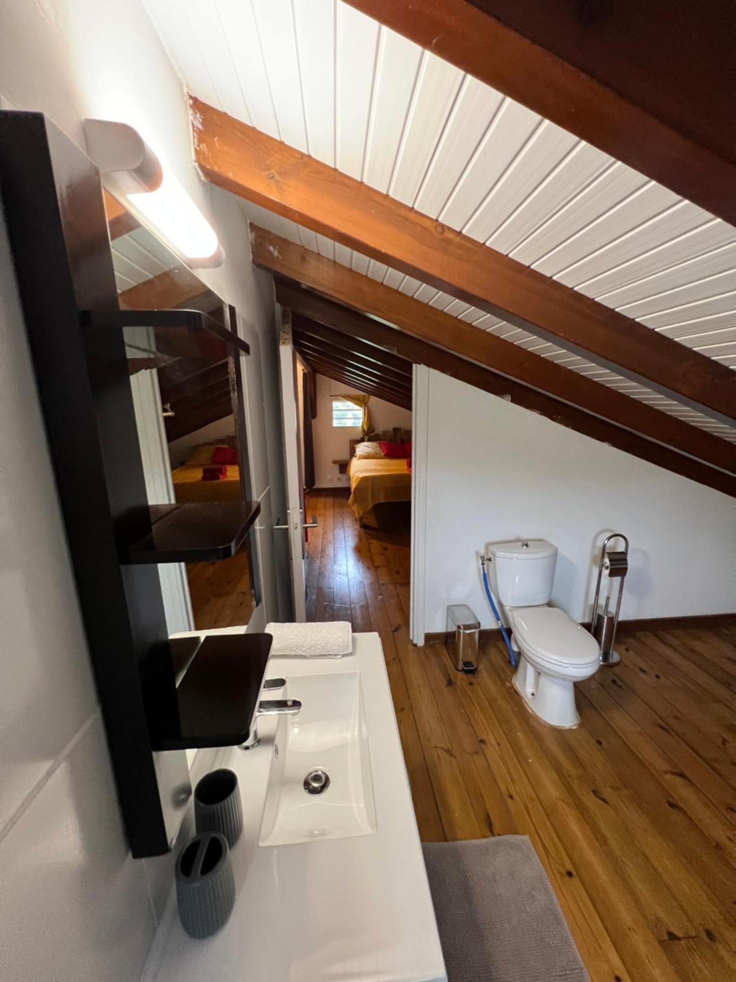 Villa Au Calme Avec Jacuzzi, Villa Le Boursoie Les Abymes Luaran gambar