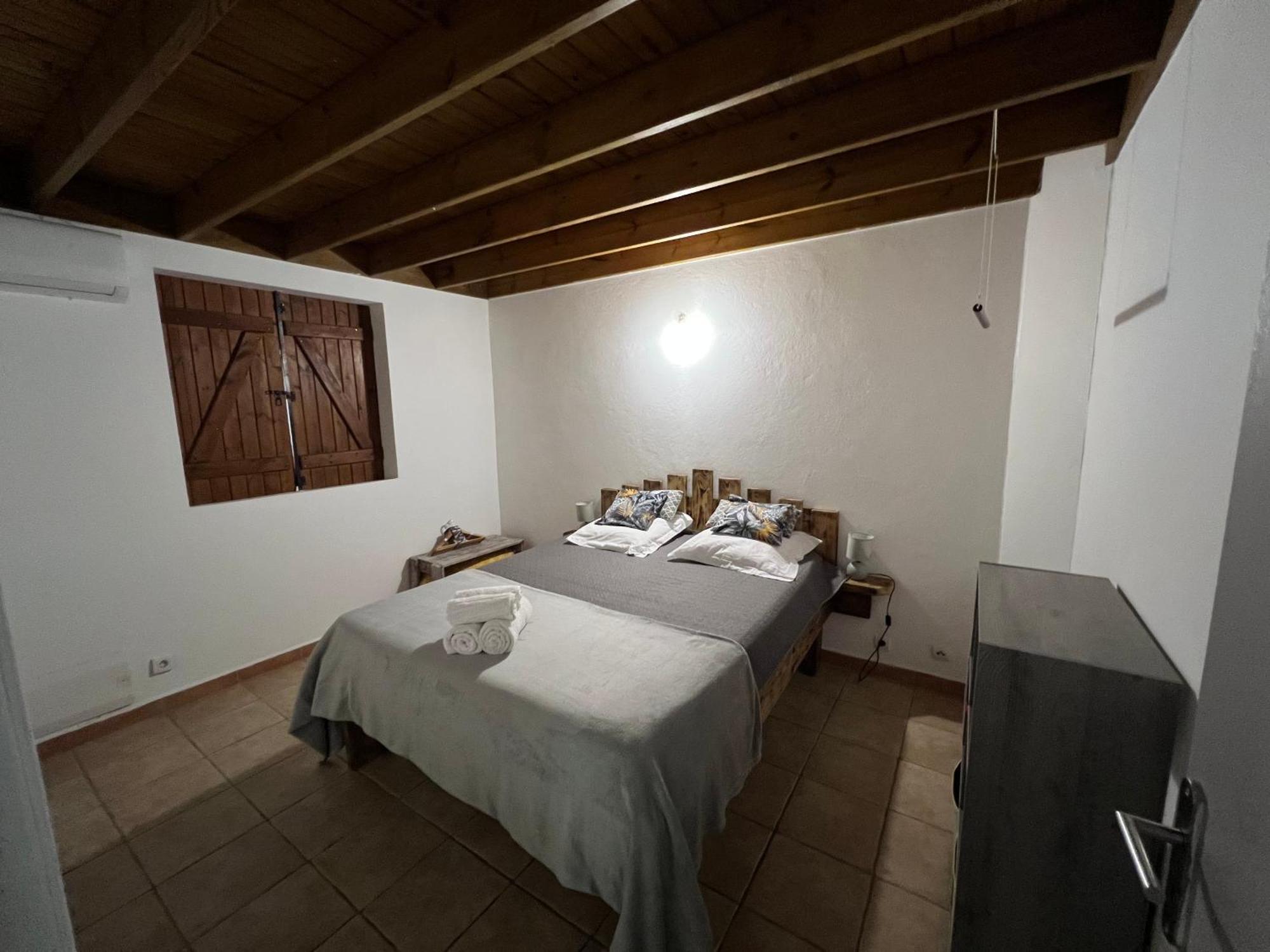 Villa Au Calme Avec Jacuzzi, Villa Le Boursoie Les Abymes Luaran gambar