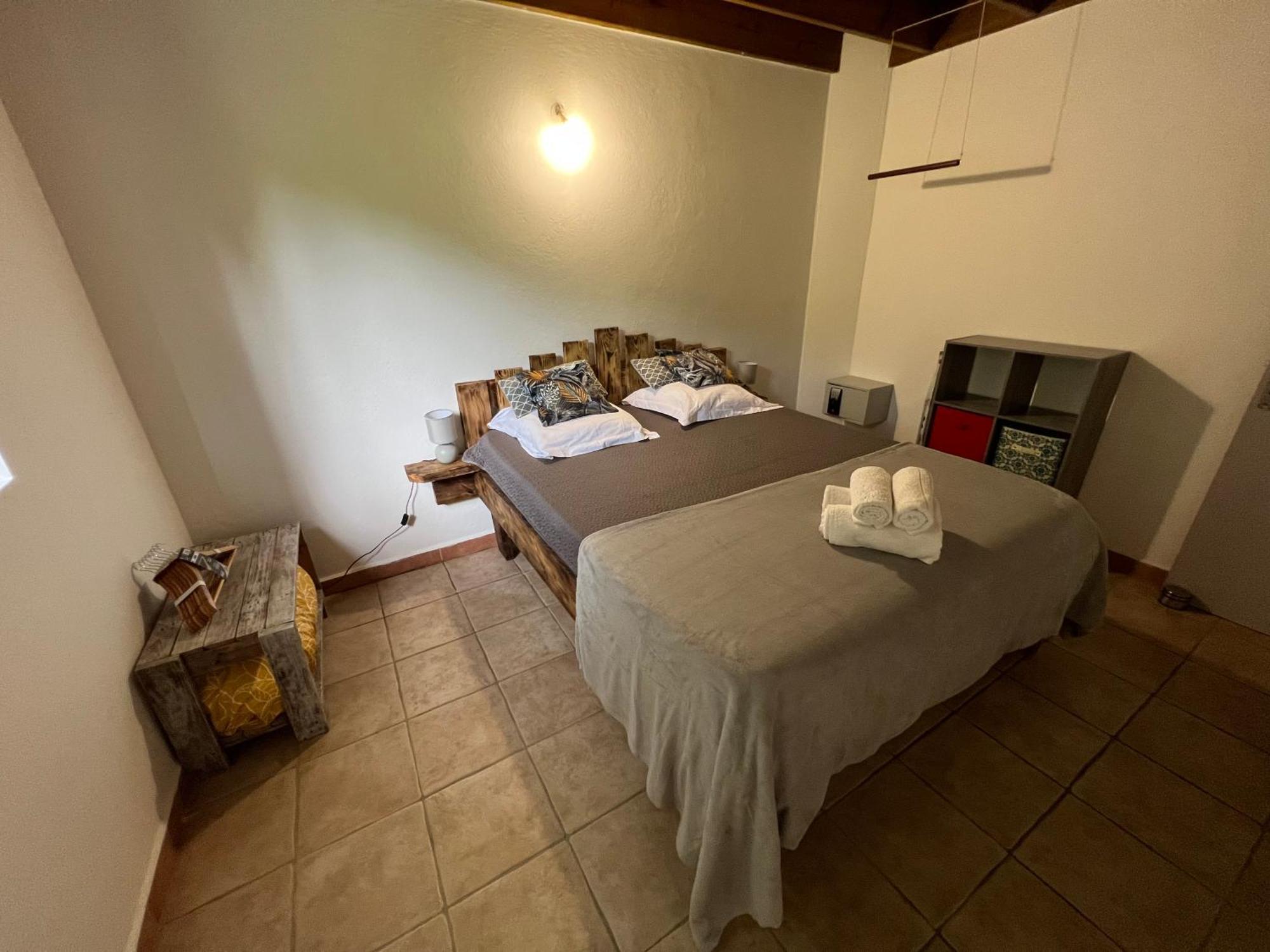 Villa Au Calme Avec Jacuzzi, Villa Le Boursoie Les Abymes Luaran gambar