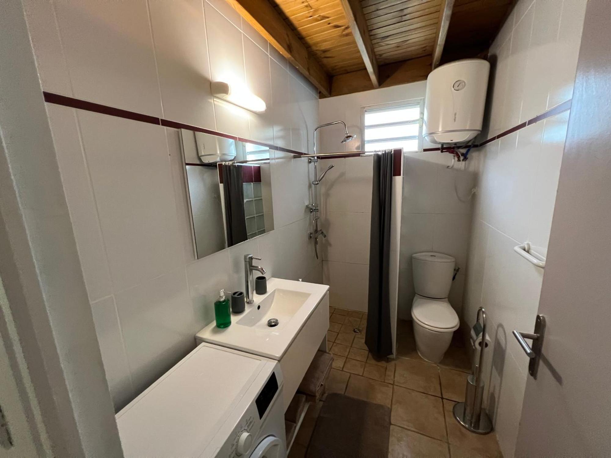 Villa Au Calme Avec Jacuzzi, Villa Le Boursoie Les Abymes Luaran gambar