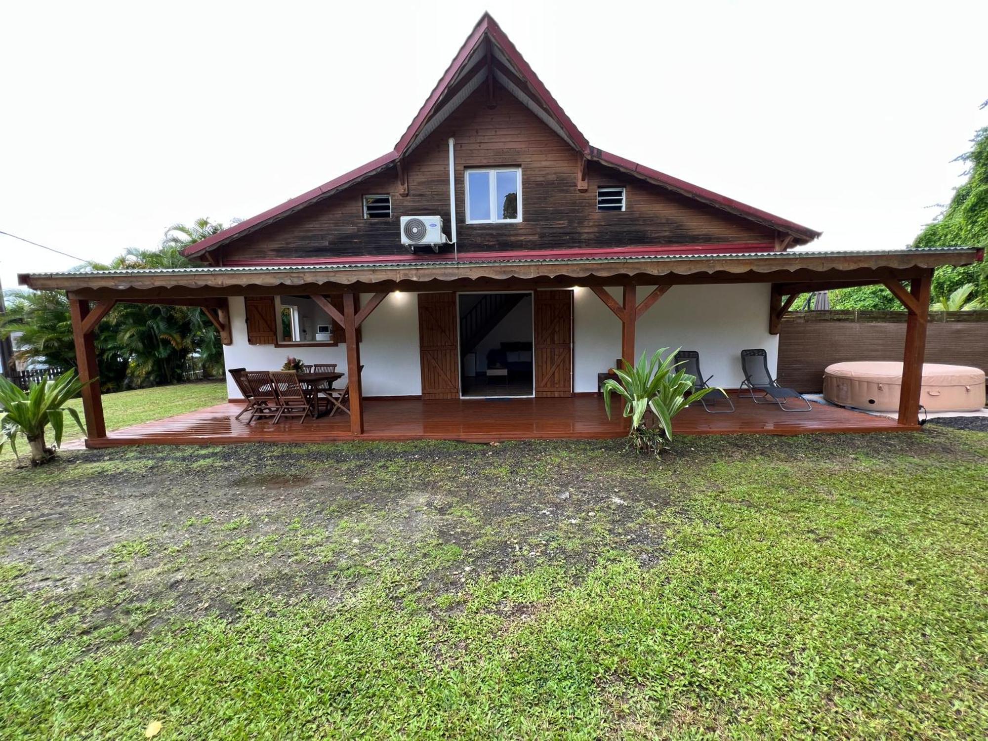 Villa Au Calme Avec Jacuzzi, Villa Le Boursoie Les Abymes Luaran gambar