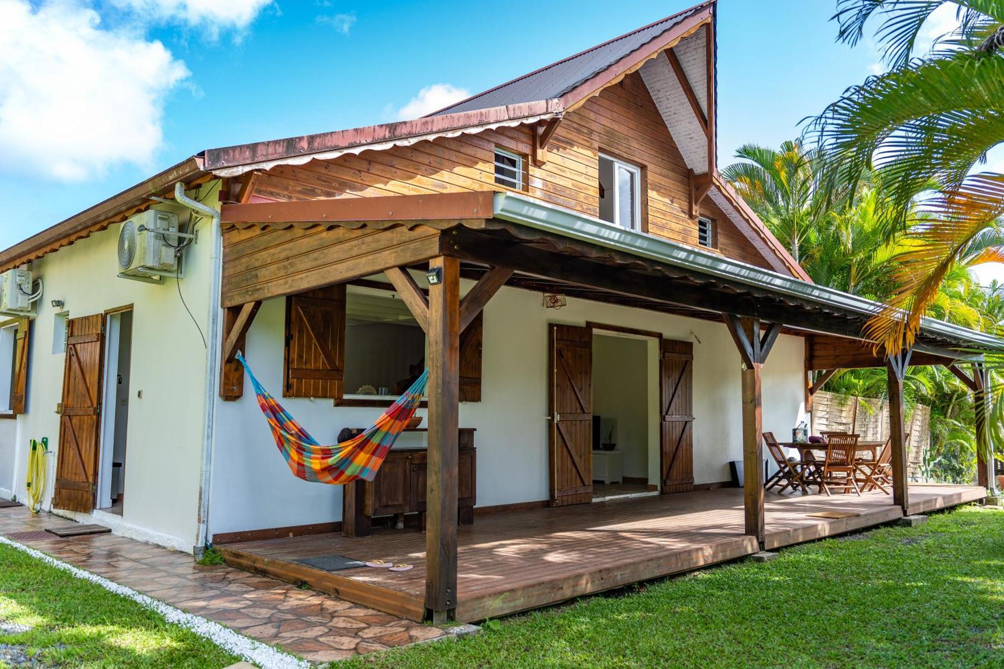 Villa Au Calme Avec Jacuzzi, Villa Le Boursoie Les Abymes Luaran gambar