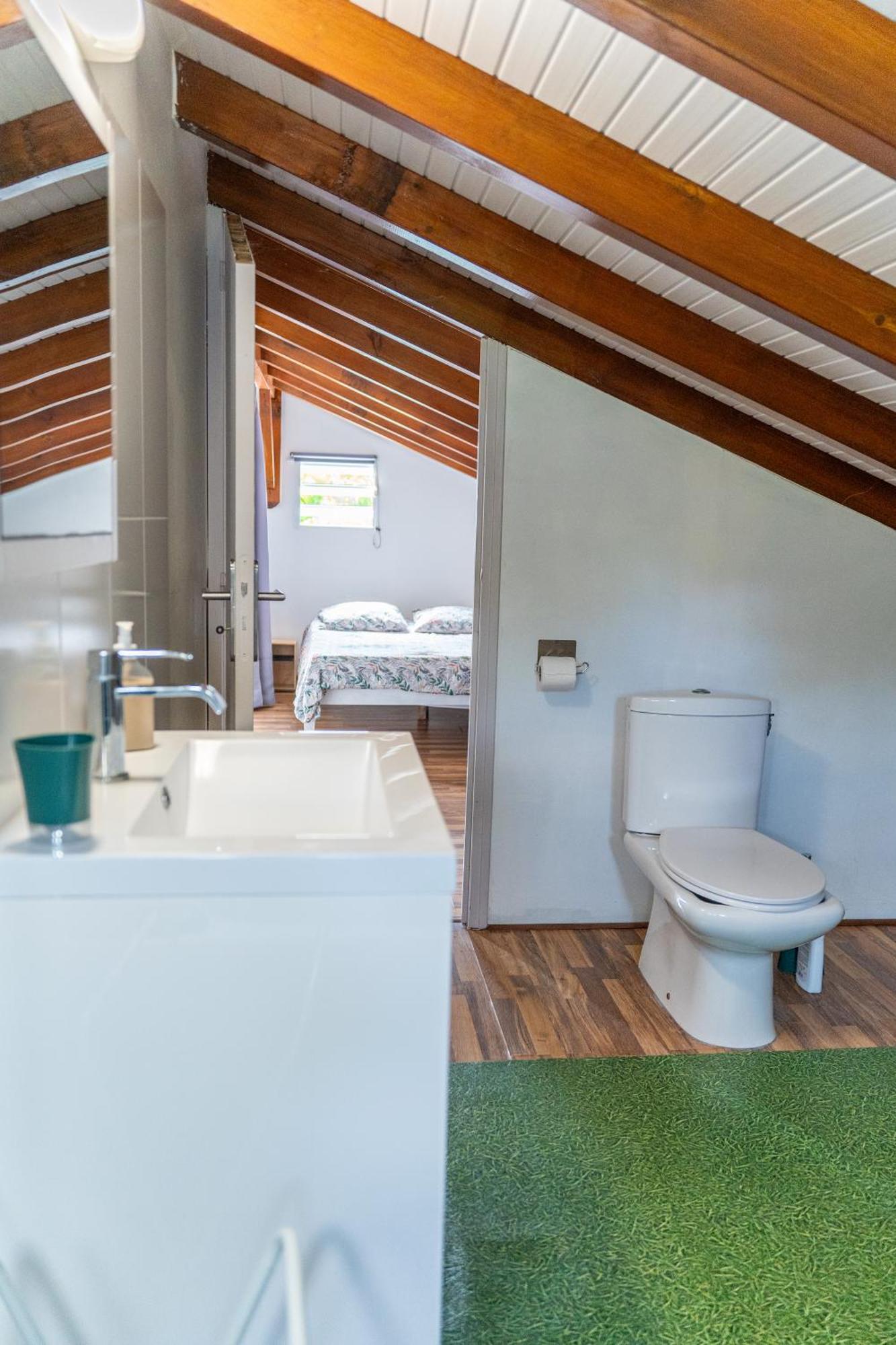 Villa Au Calme Avec Jacuzzi, Villa Le Boursoie Les Abymes Luaran gambar