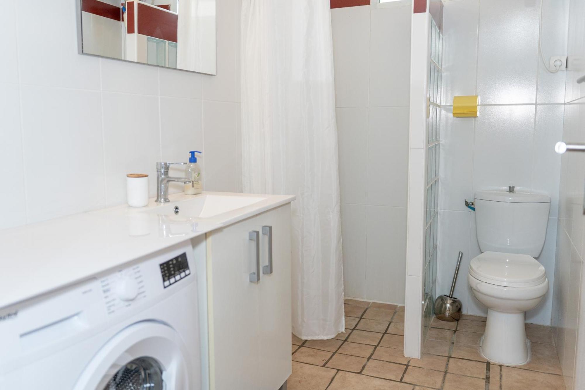 Villa Au Calme Avec Jacuzzi, Villa Le Boursoie Les Abymes Luaran gambar