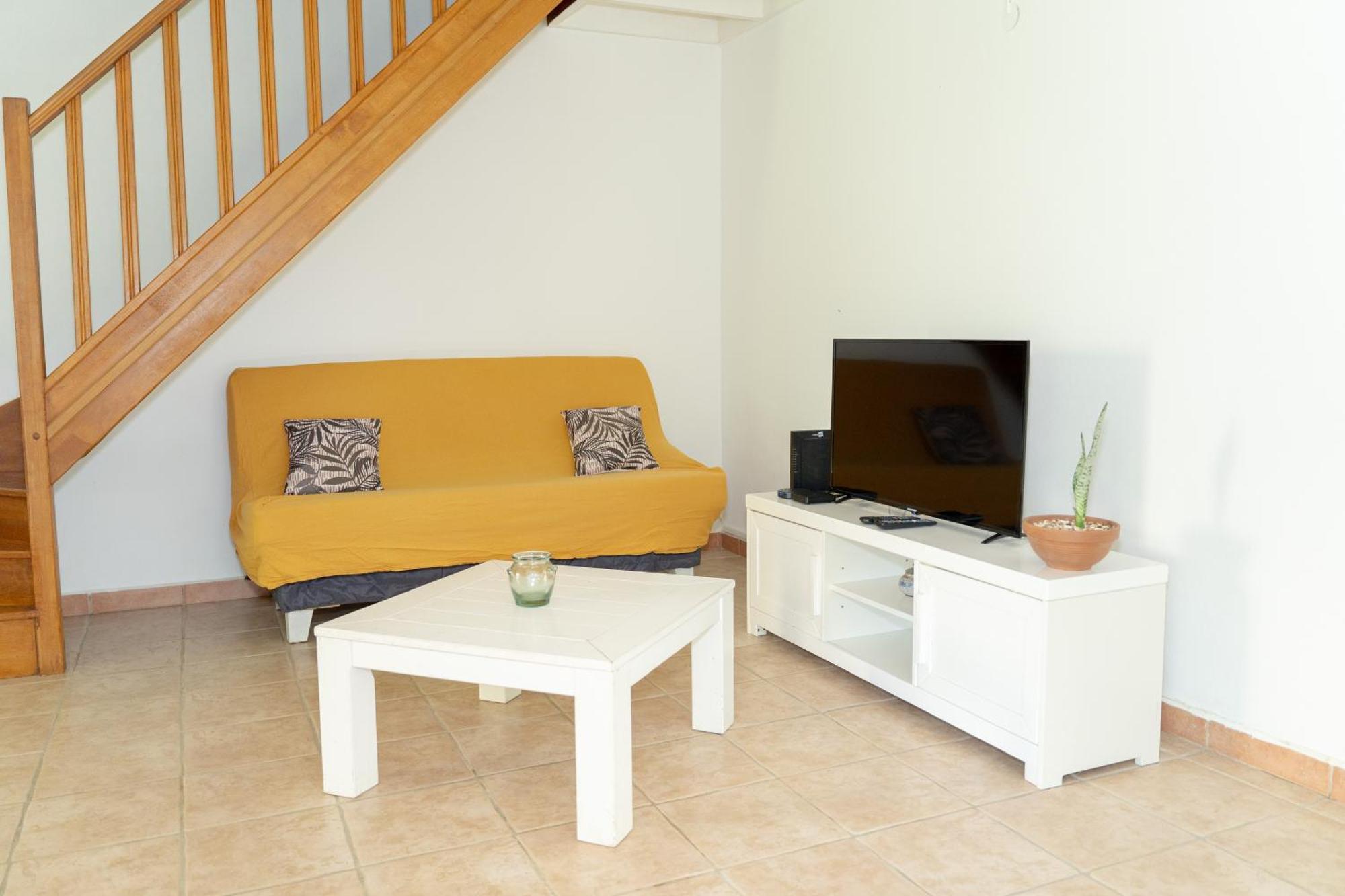 Villa Au Calme Avec Jacuzzi, Villa Le Boursoie Les Abymes Luaran gambar