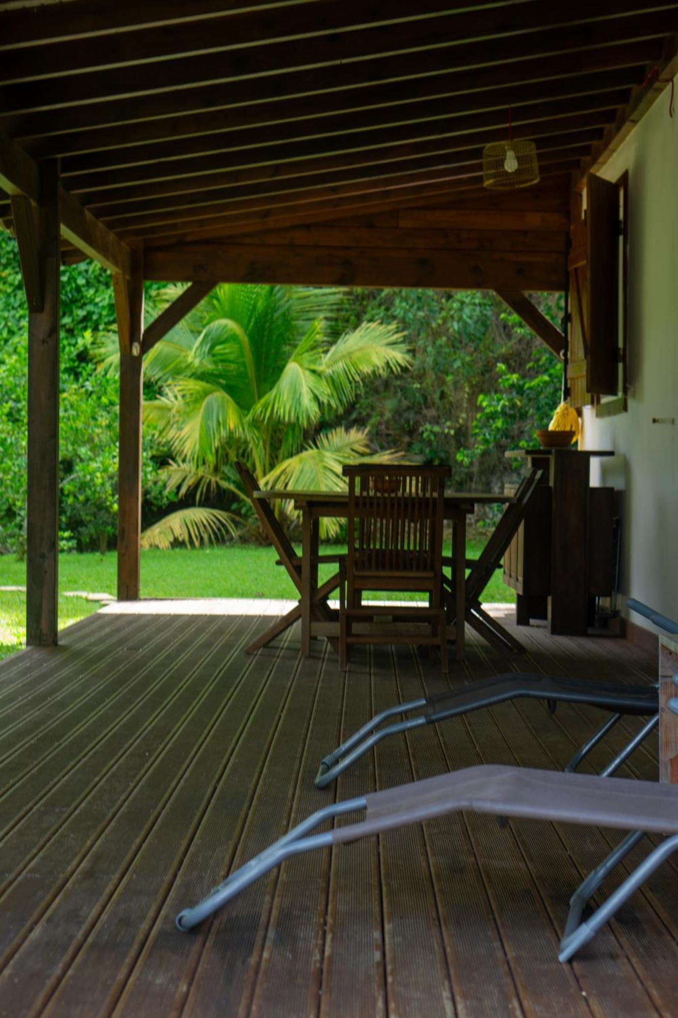 Villa Au Calme Avec Jacuzzi, Villa Le Boursoie Les Abymes Luaran gambar